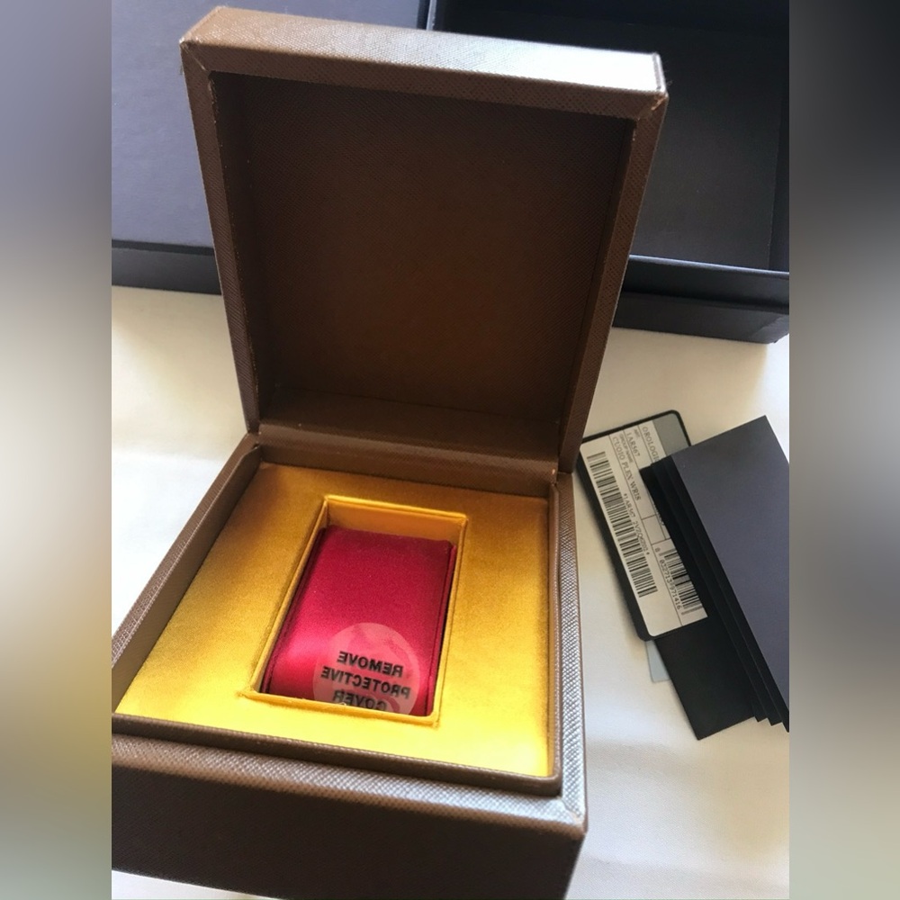Collectors.Original PRADA brown watch box with metal "PRADA"emblem 4.5”/5”&cards - Picture 4 of 12